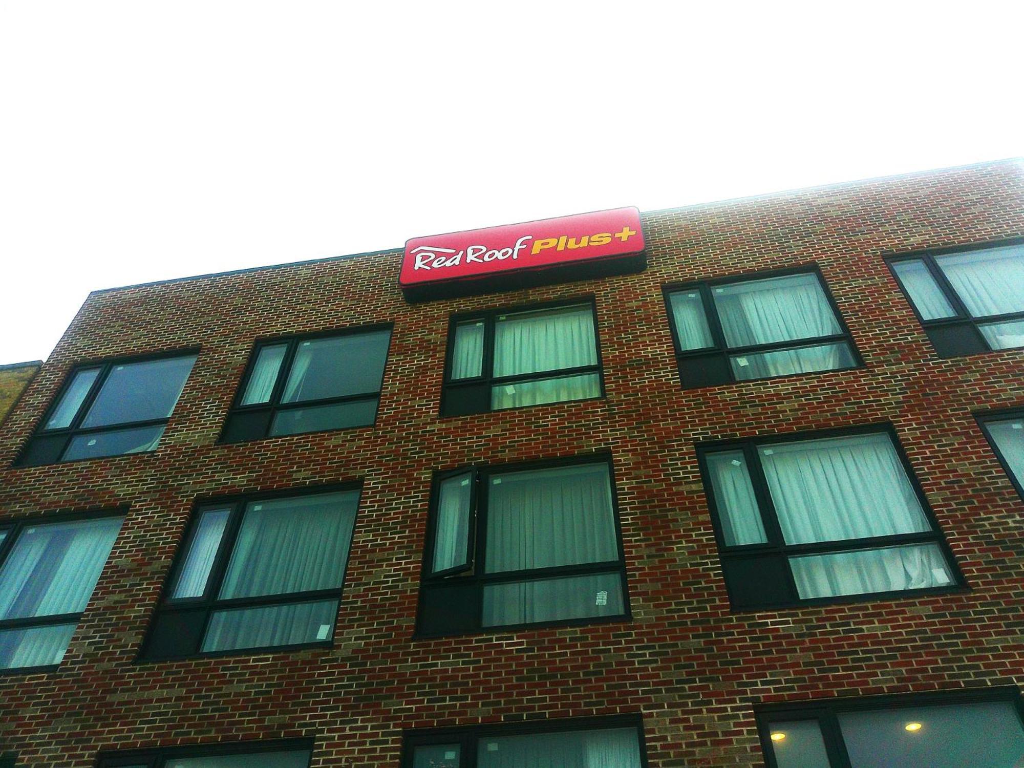 Red Roof Plus Brooklyn - 3Rd Ave New York Bagian luar foto